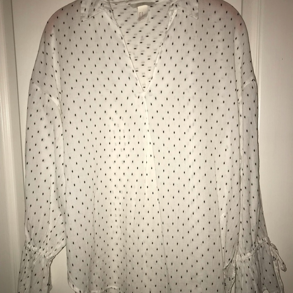 New. Never worn. Long sleeve H&M polka dot top
